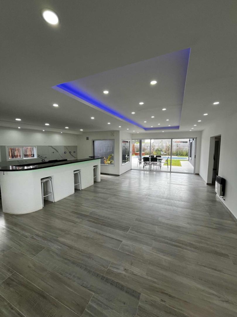 Casa 5 ambientes con 2 baños