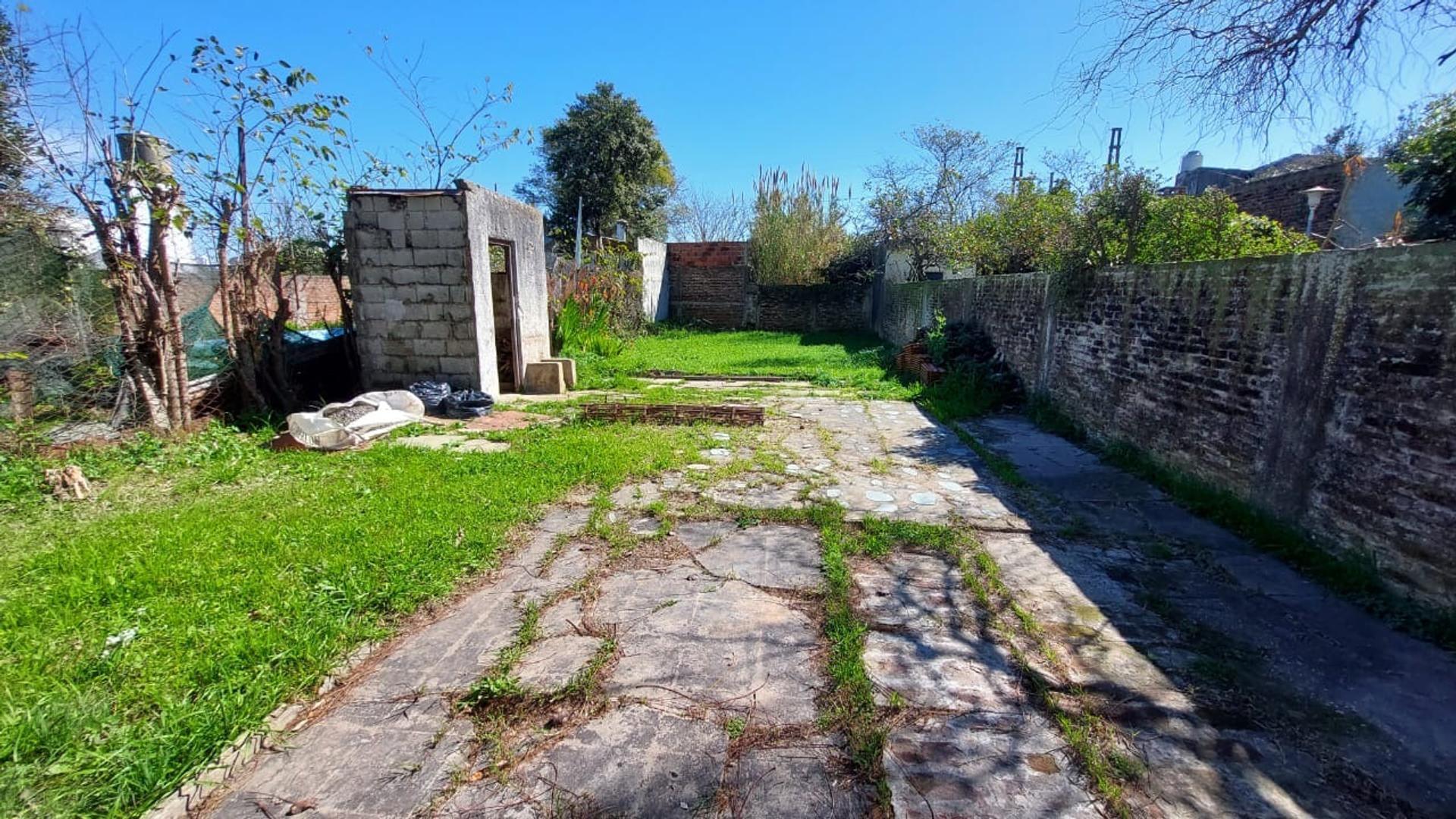 Casa 3 ambientes con 1 baño