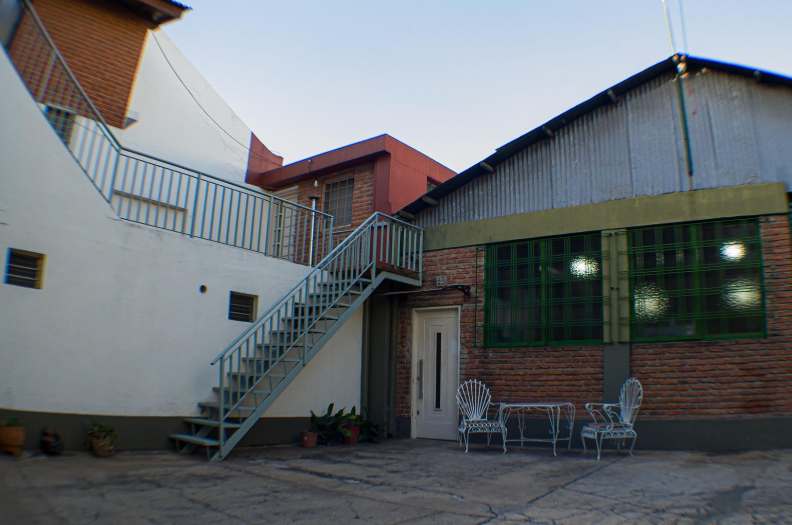 Casa en Venta con 5 cocheras