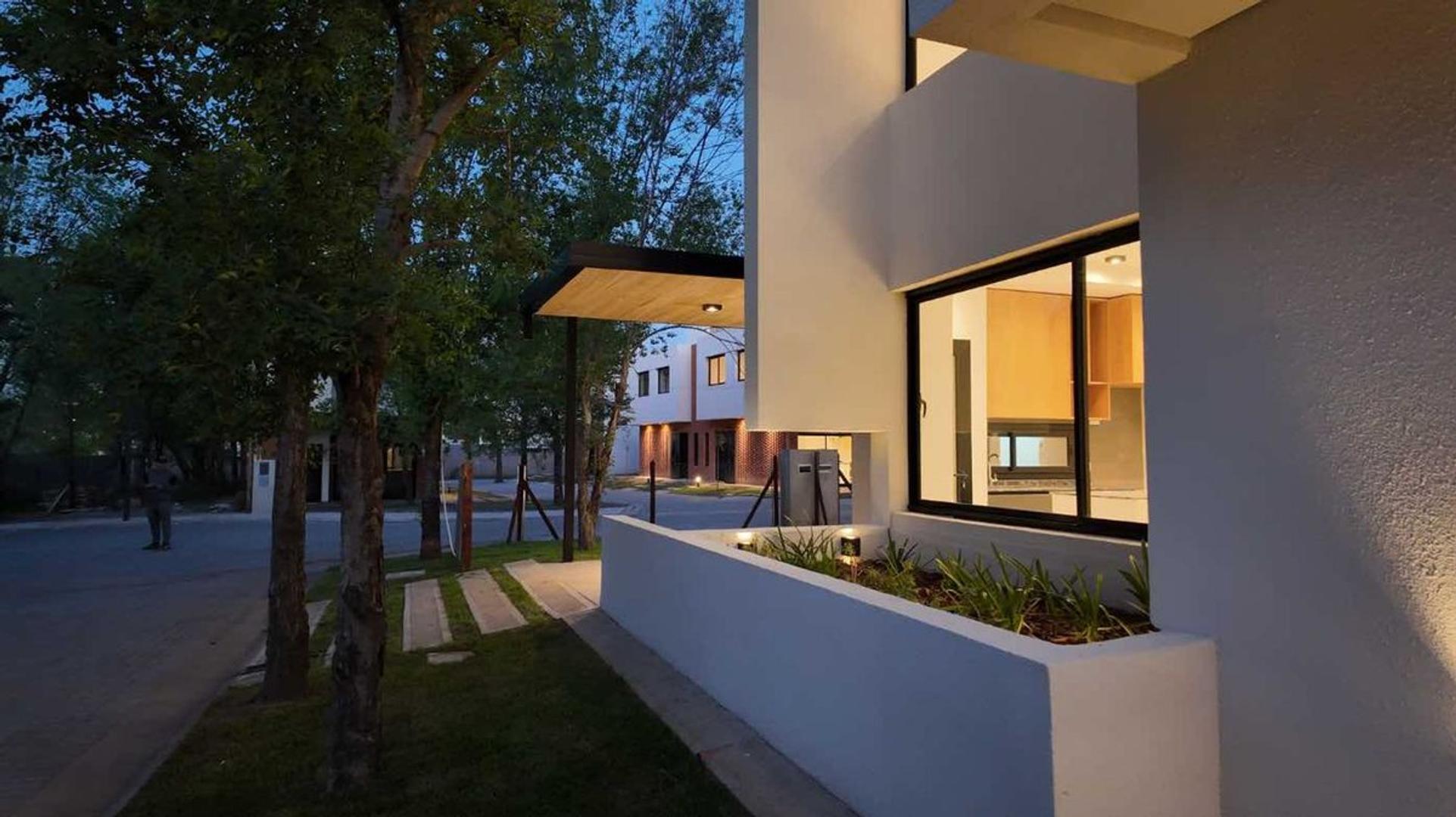 DUPLEX DOS DORMITORIOS HOUSING CERRADO LA CALERA