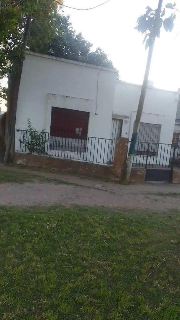 CASA EN VENTA EN ESQUINA - LOTE 300 m2