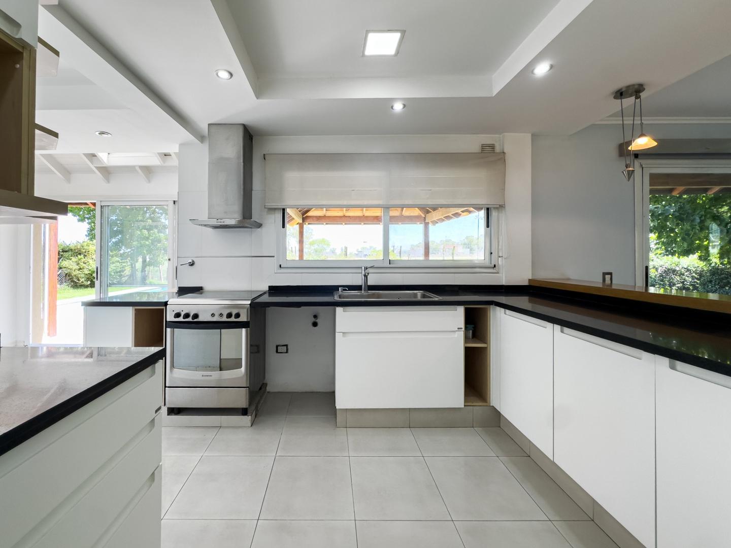 Casa 4 ambientes con 3 baños