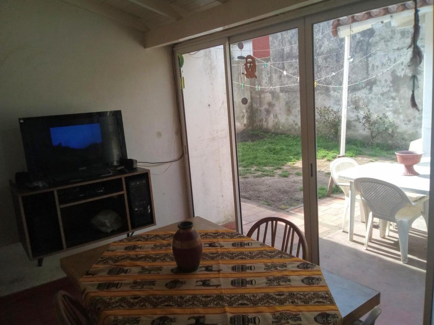 Linda casa, en excelente barrio 