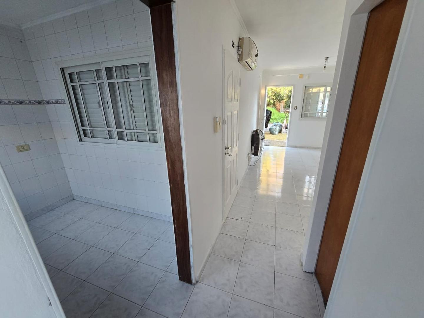 Casa 3 ambientes con 2 baños