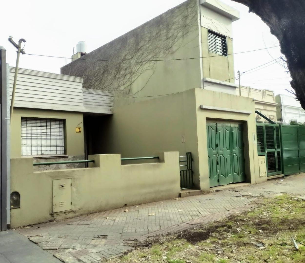 CASA  A RECICLAR  3 DORMITORIOS - C/ JARDIN Y COCHERA