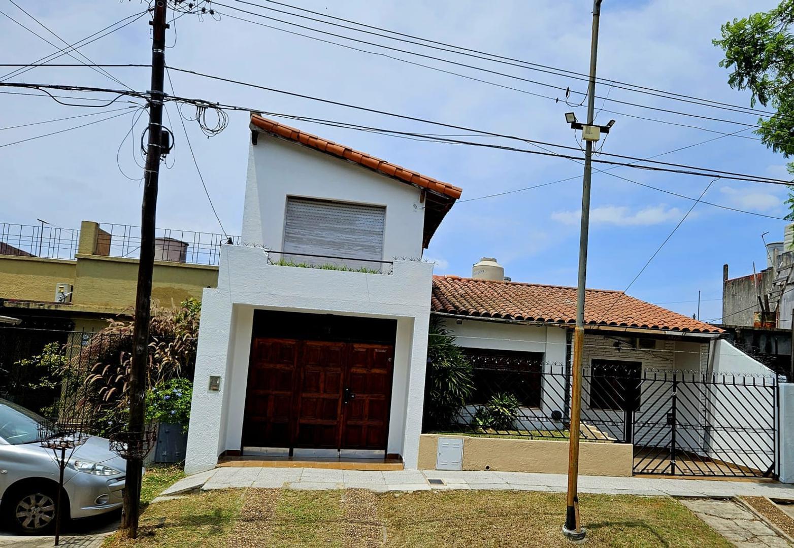 Casa lote propio 10 x 22 mts.
