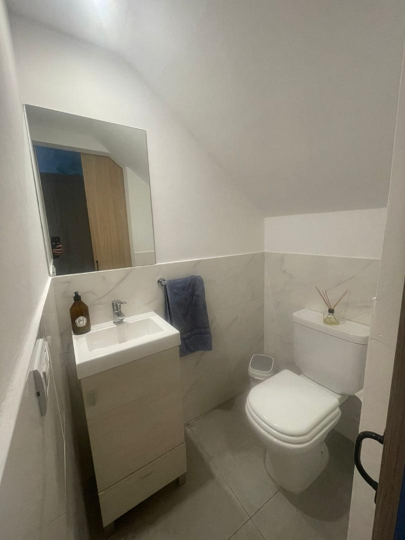 Casa 4 ambientes con 2 baños