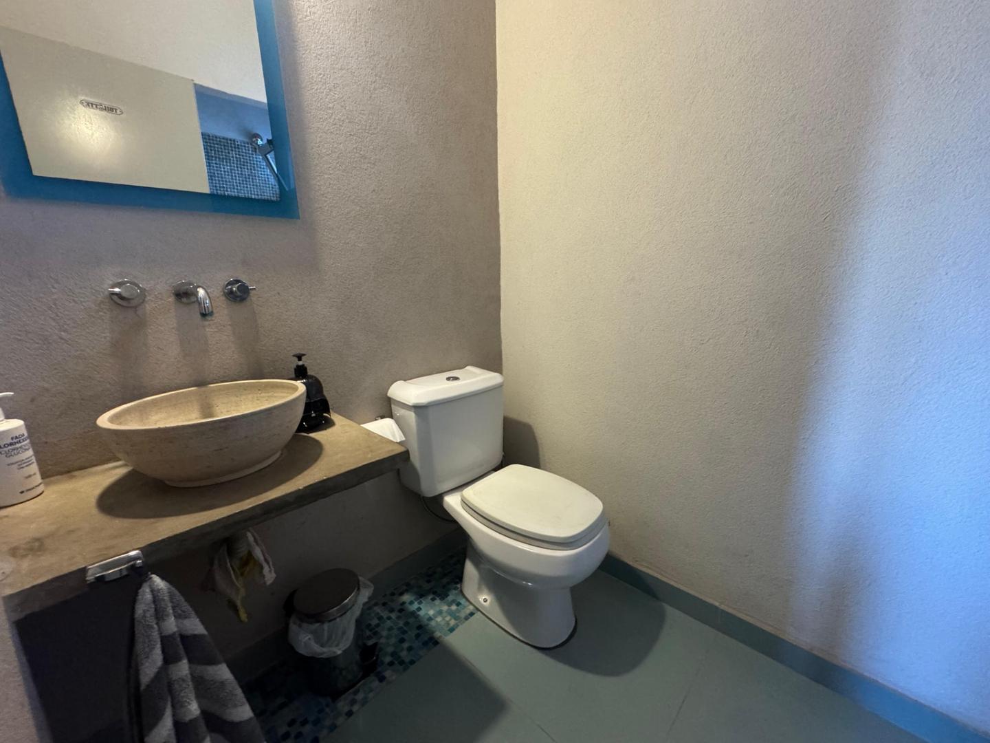 Casa 5 ambientes con 2 baños