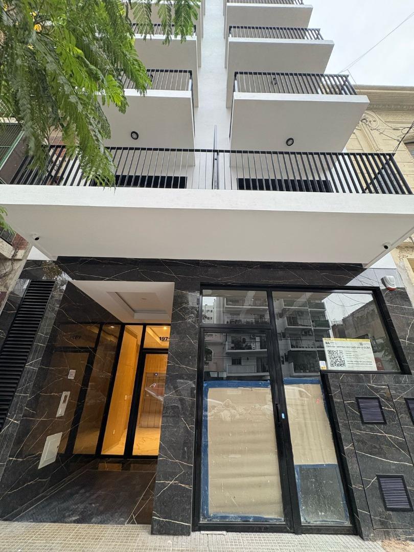 VENTA - monoambiente  con piscina propia