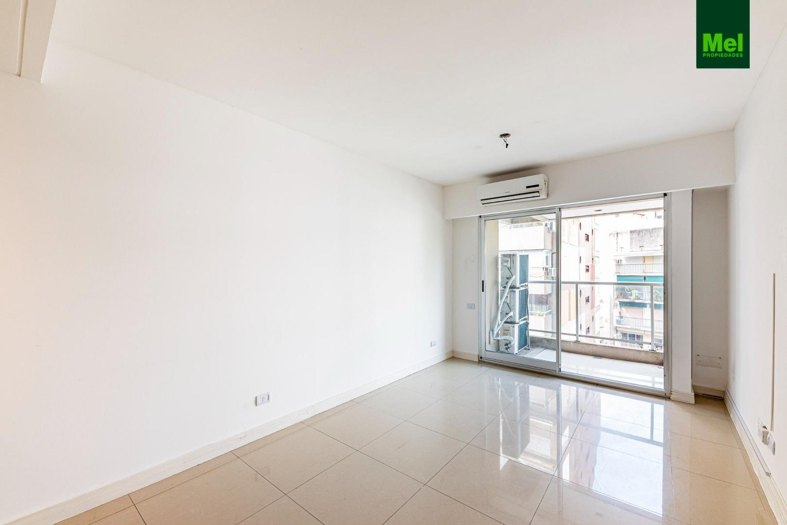 3 ambientes al frente con Cochera y Baulera.- Belgrano