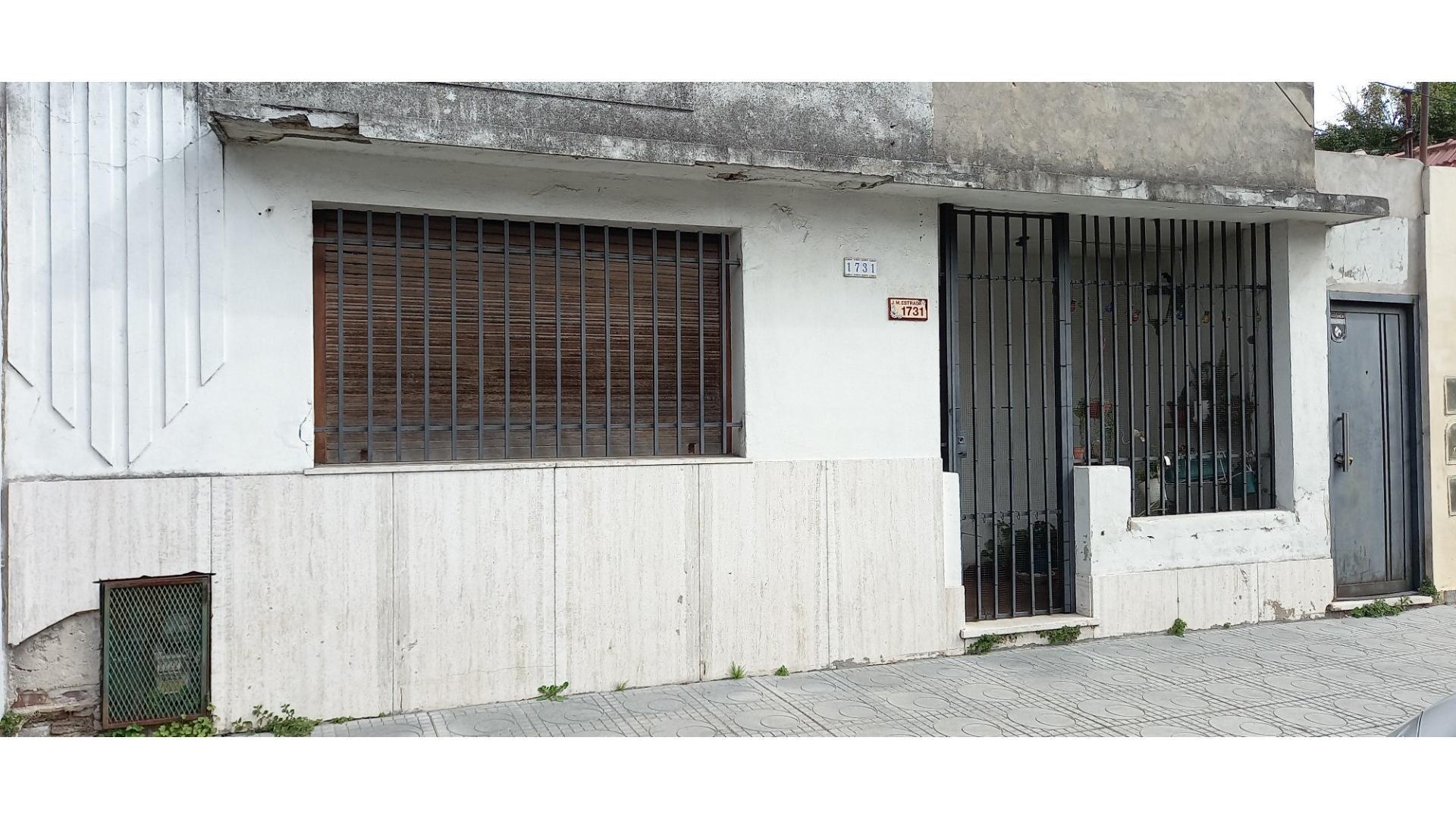 Venta de casa de 5 ambientes en lote con fondo libre y patio