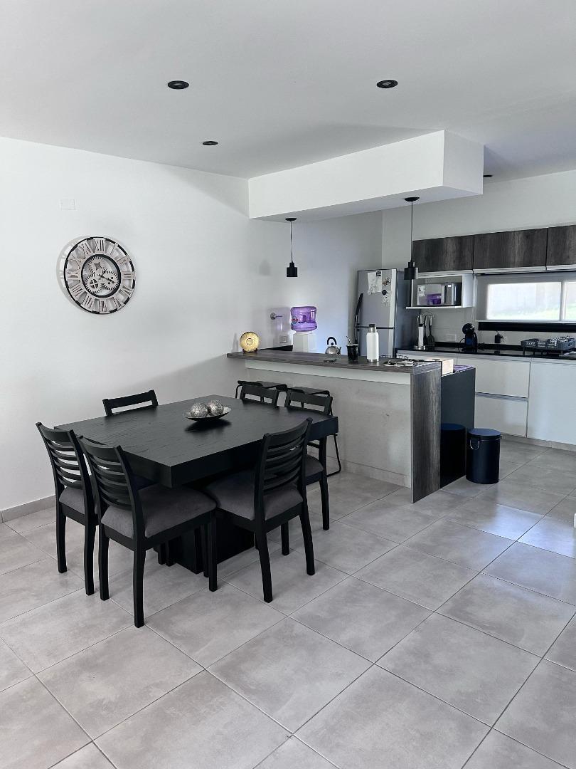 CASA EN VENTA 4 AMBIENTES EN RANELAGH BERAZATEGUI