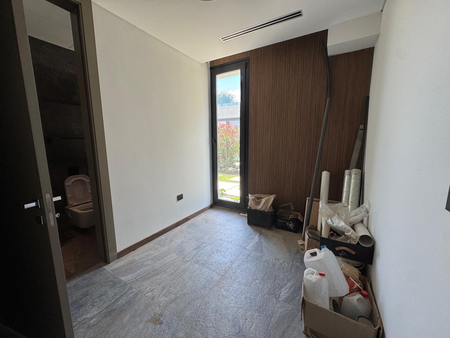 Casa 6 ambientes con 5 baños