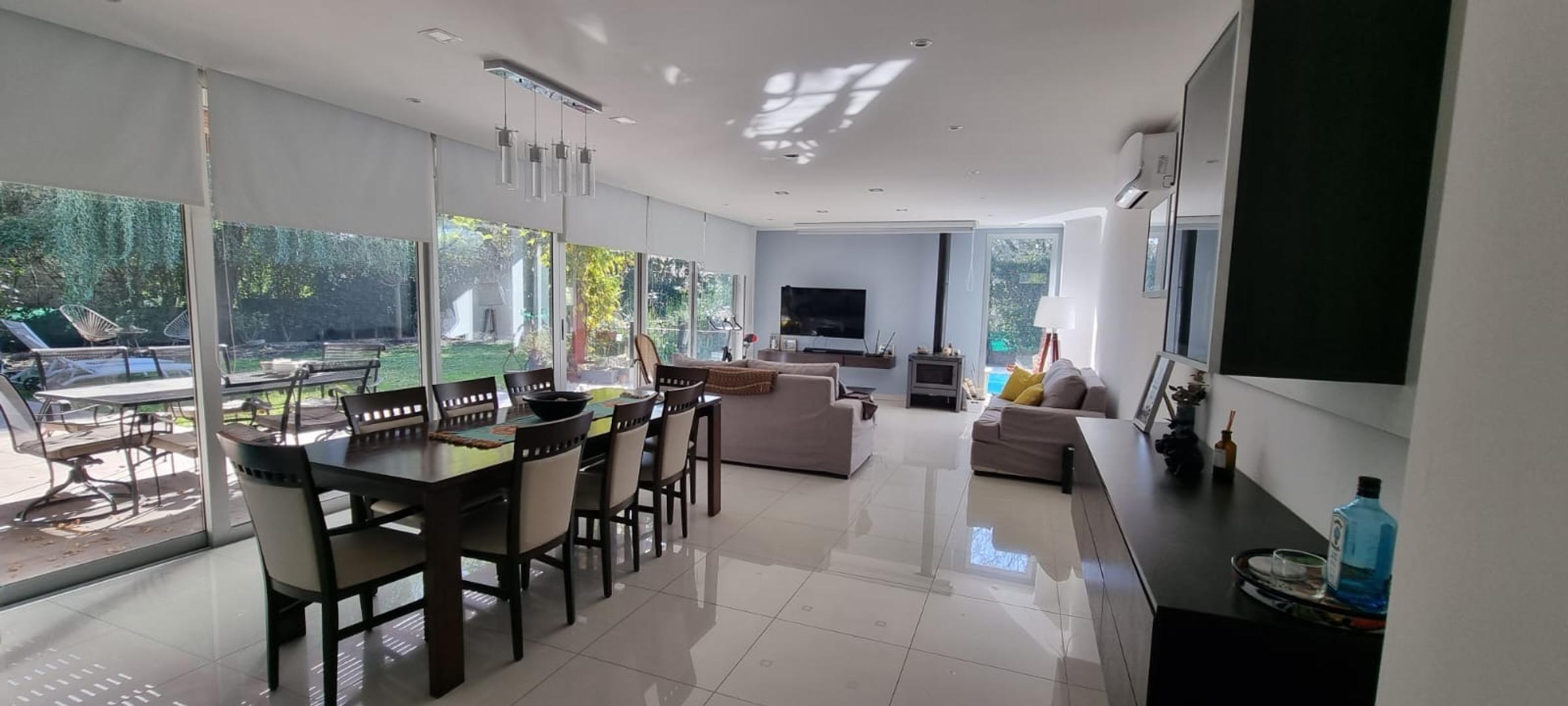 MODERNA CASA EN WESTON