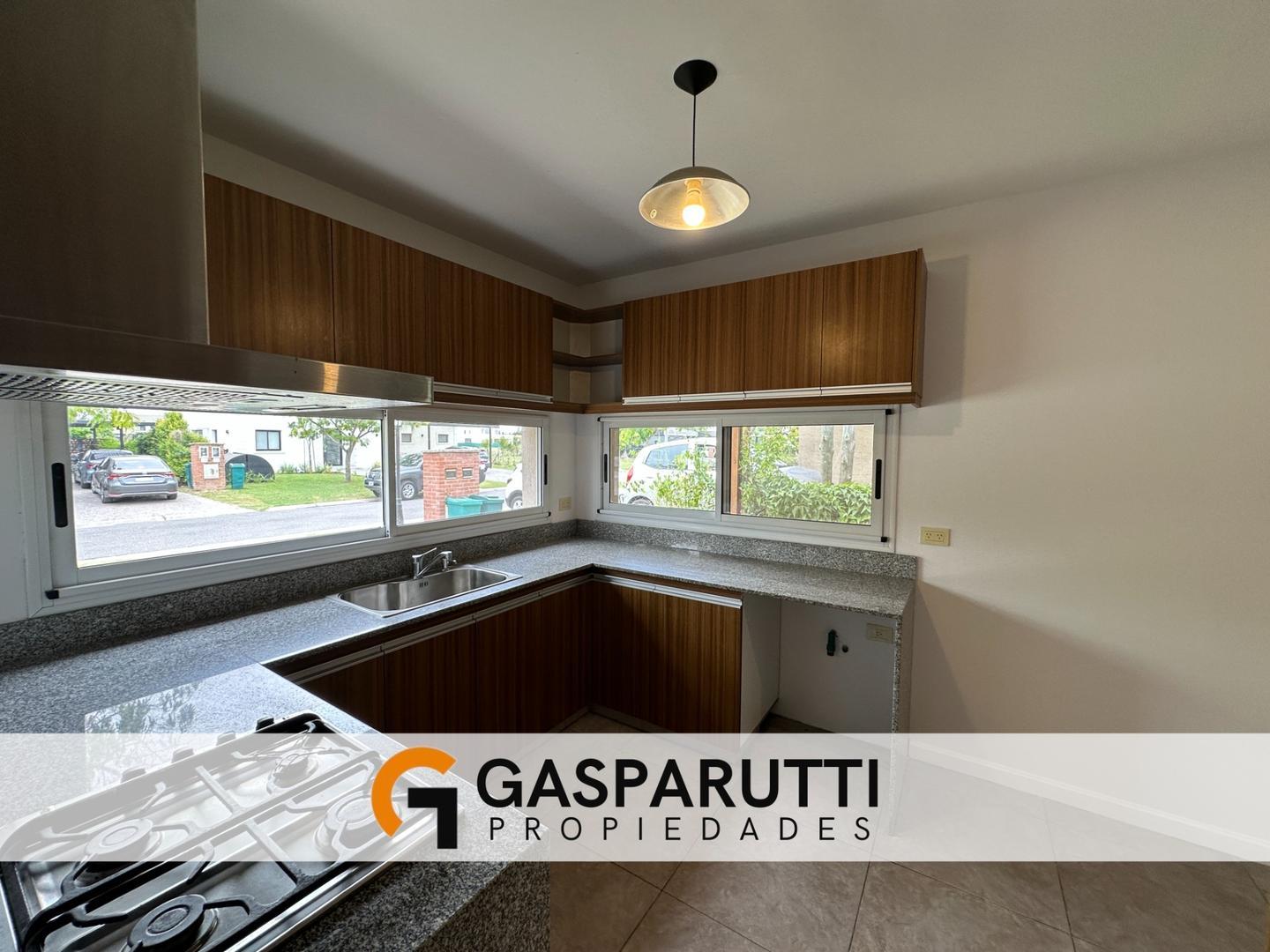 Casa en Venta con 4 cocheras