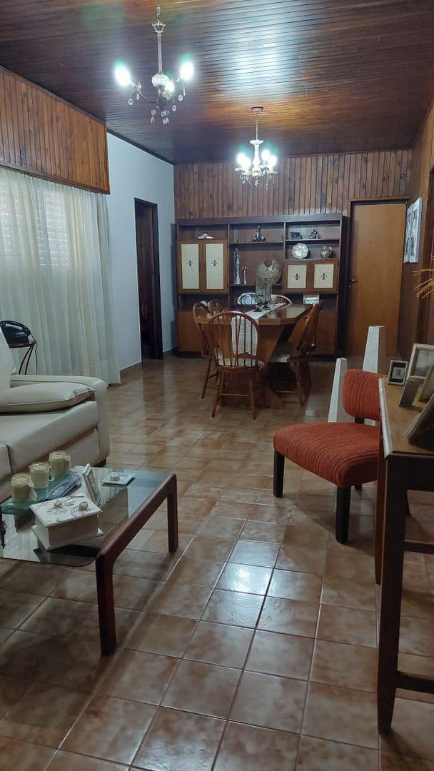 Casa 6 ambientes con 4 baños