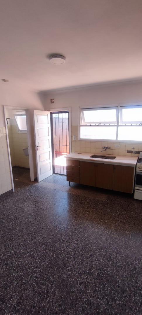 Alvarado 4100, Piso 1