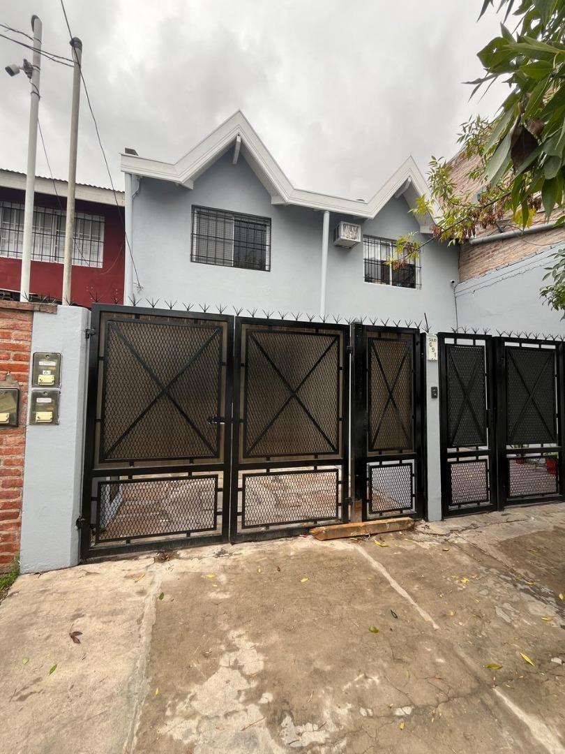 Dúplex de 3 ambientes en muy buena ubicación 