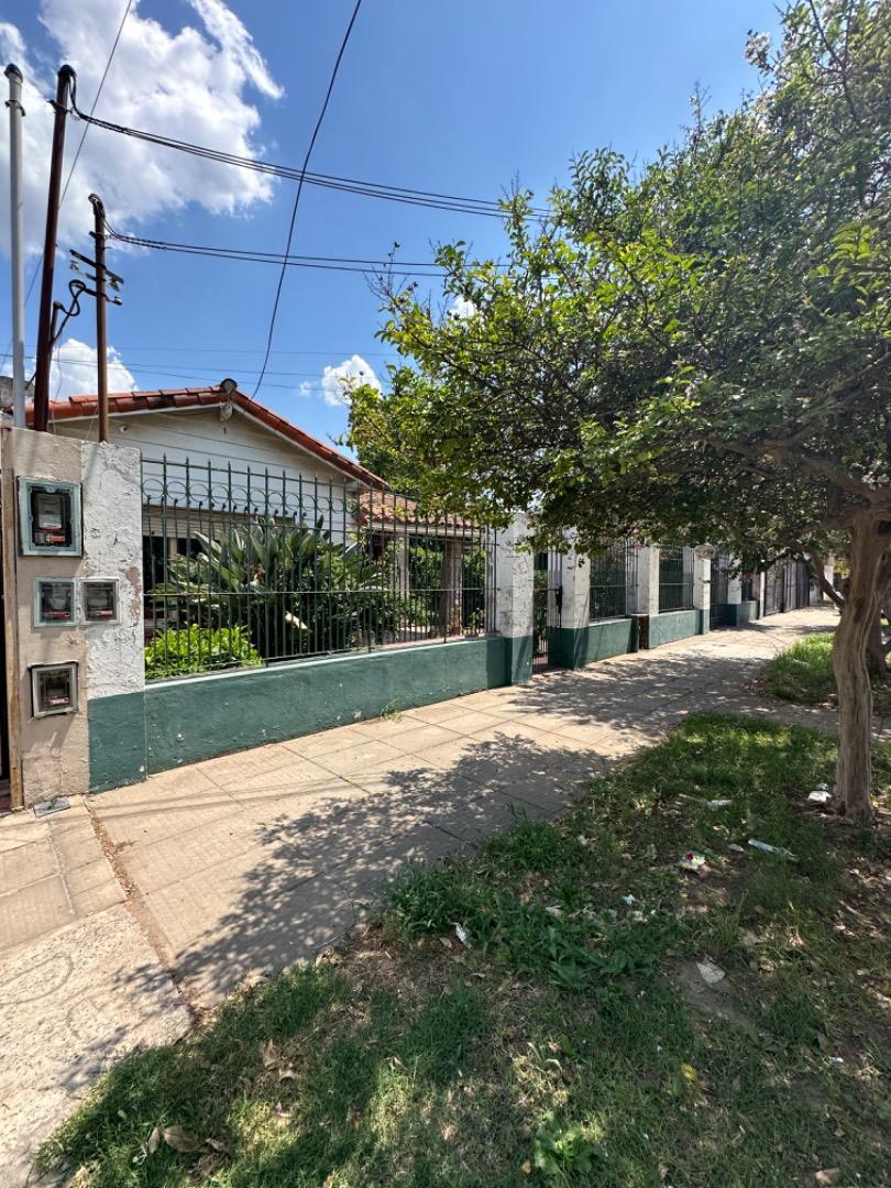VENTA CASA 2 DORMITORIOS DOBLE LOTE MERLO NORTE