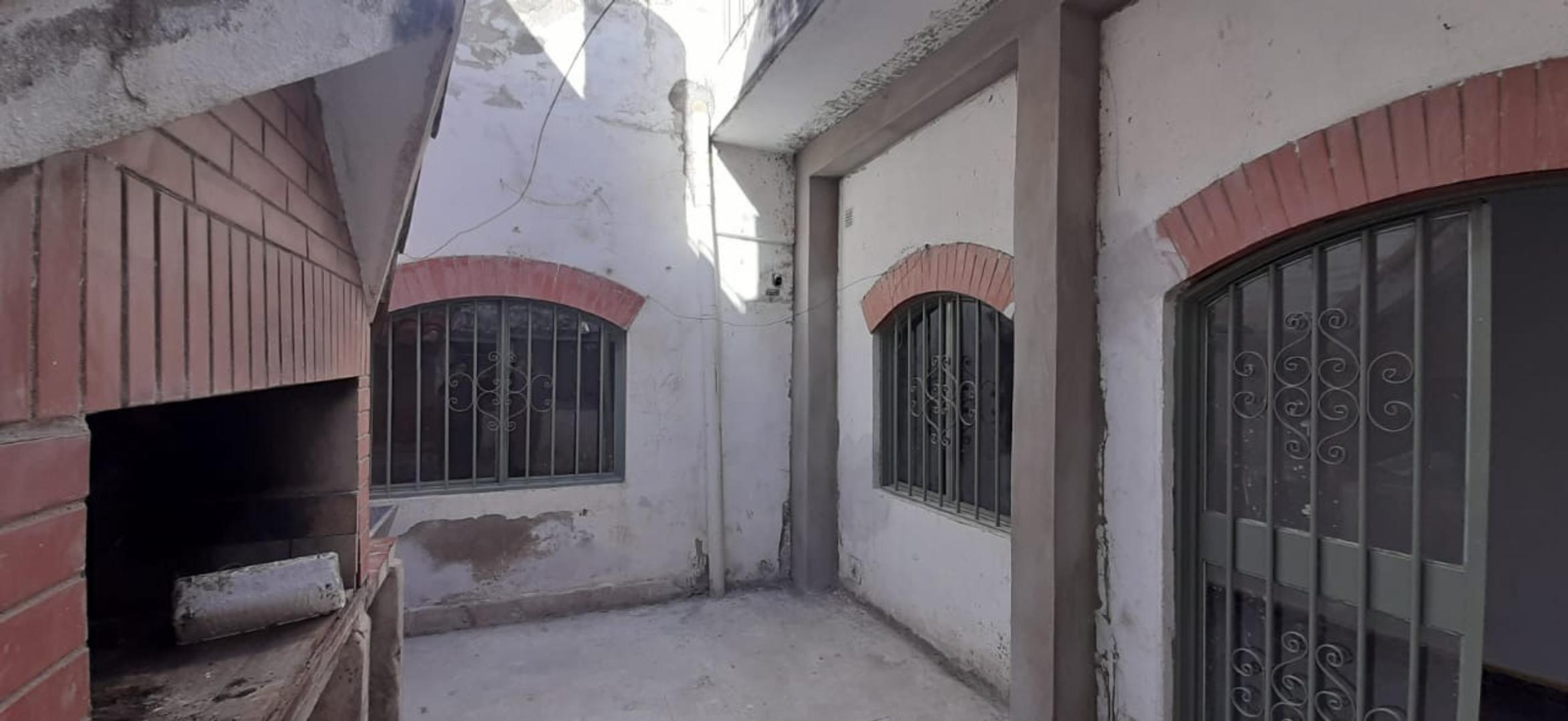 Casa en Alquiler con 1 cochera