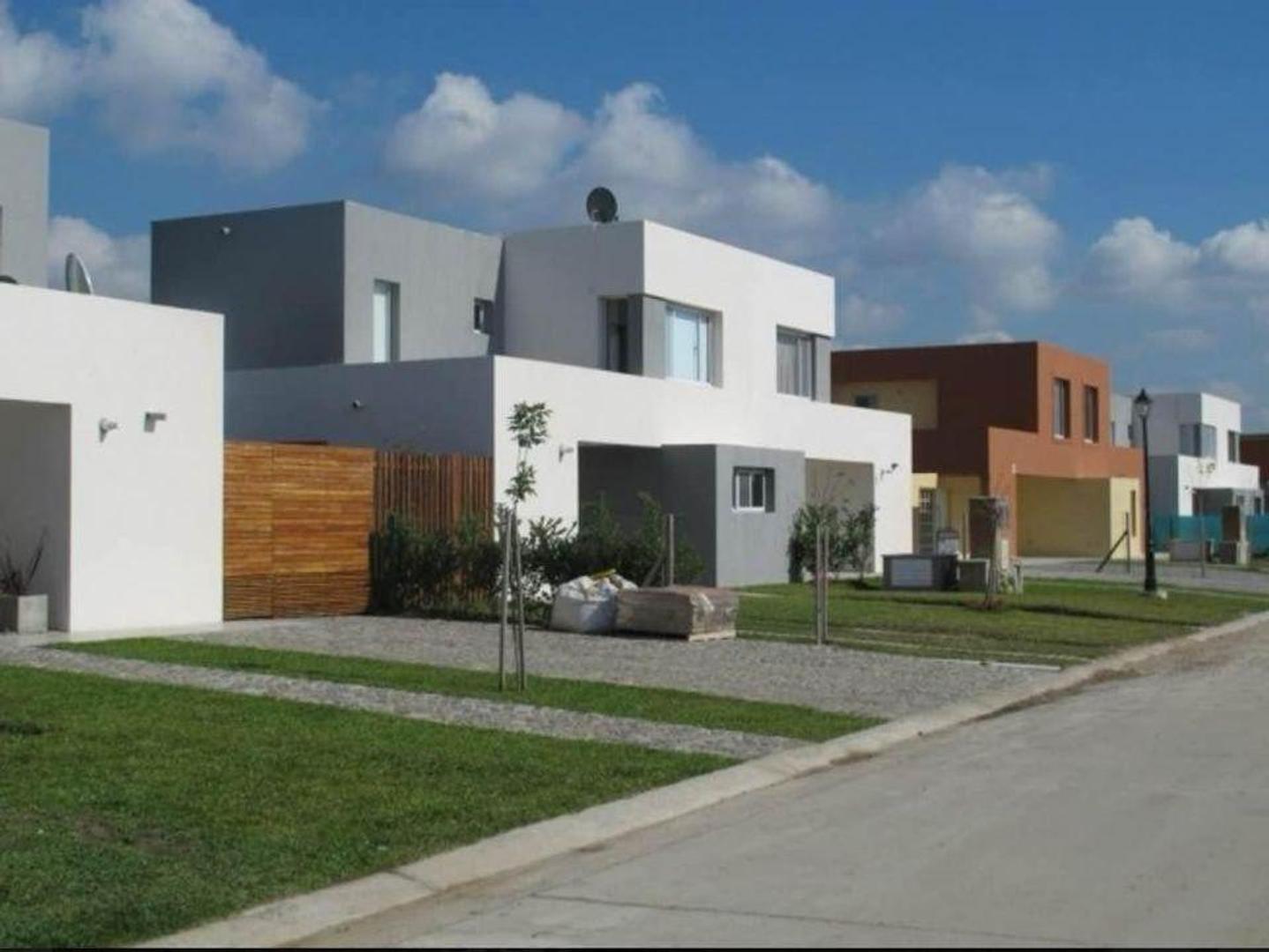 Casa En Venta En Barrio Casas De Santa Guadalupe, Pilar Del