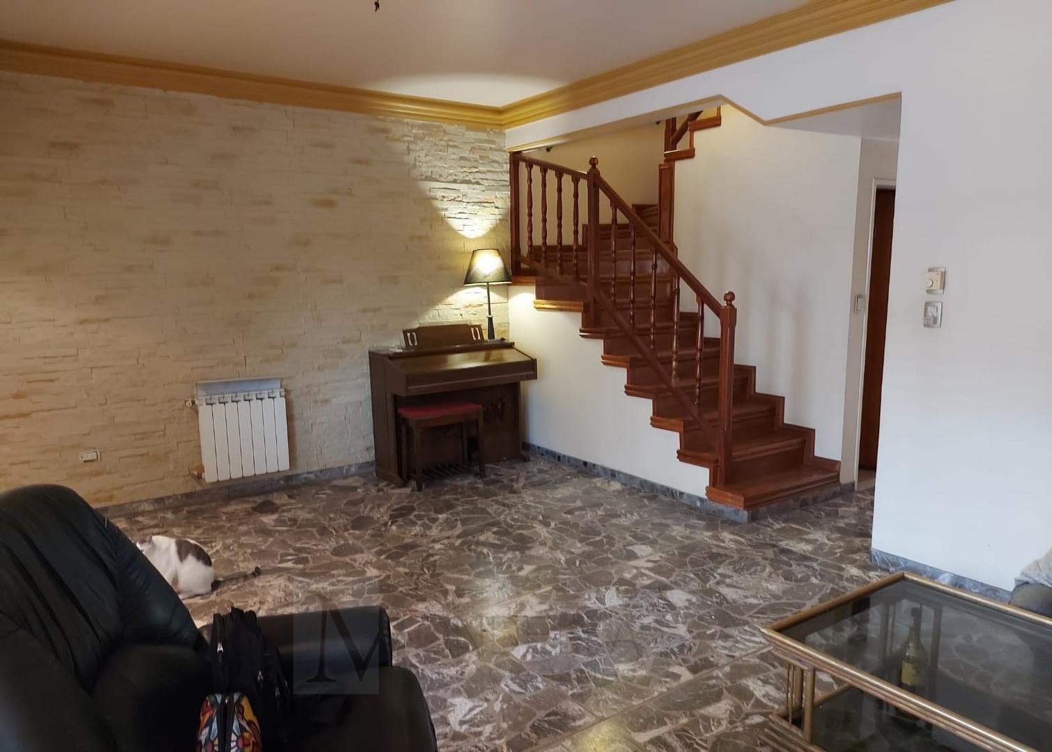 Casa 5 ambientes con 4 baños