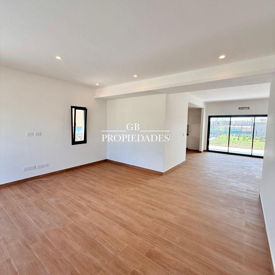 Venta de Casa 4 Ambientes en Santa Lucia, Pilar