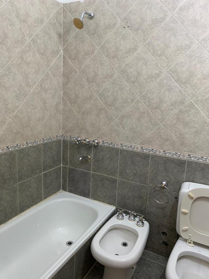 Casa en Alquiler con 4 cocheras