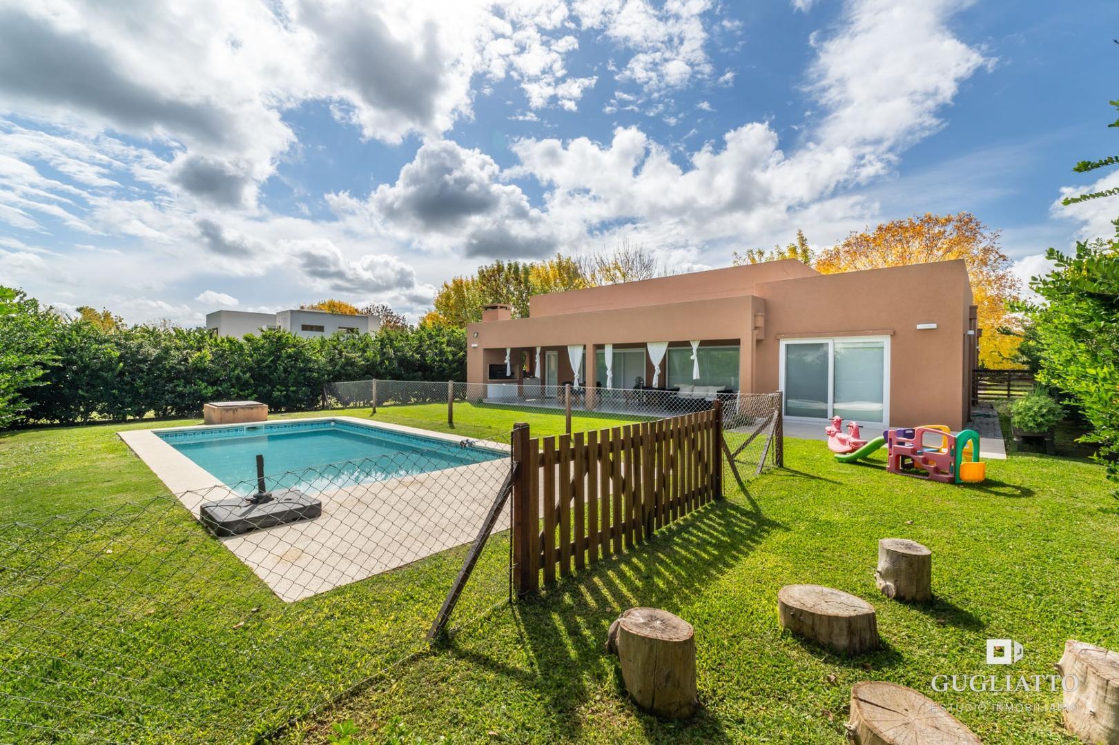 Casa en Venta con 4 cocheras