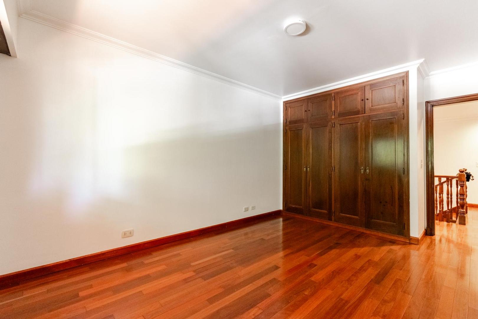 Importante casa en venta en las Lomas de San Isidro sobre 1006m2 de lote.