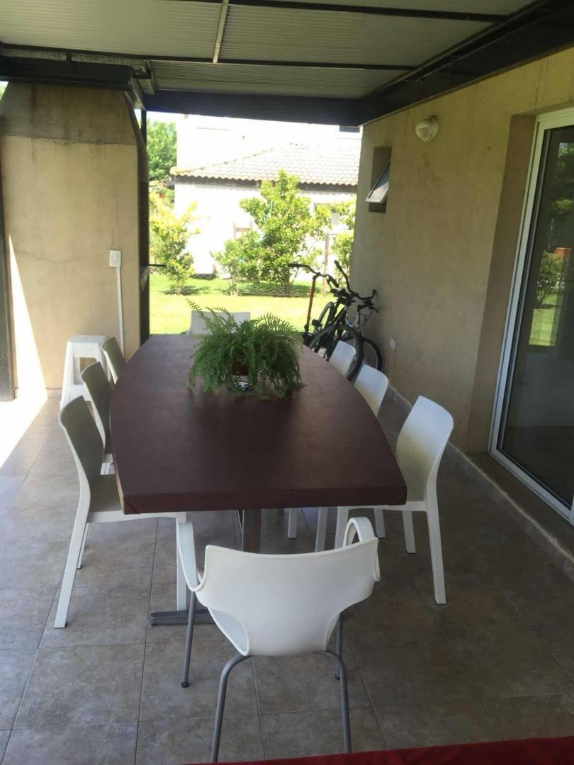 Casa 4 ambientes con 4 baños