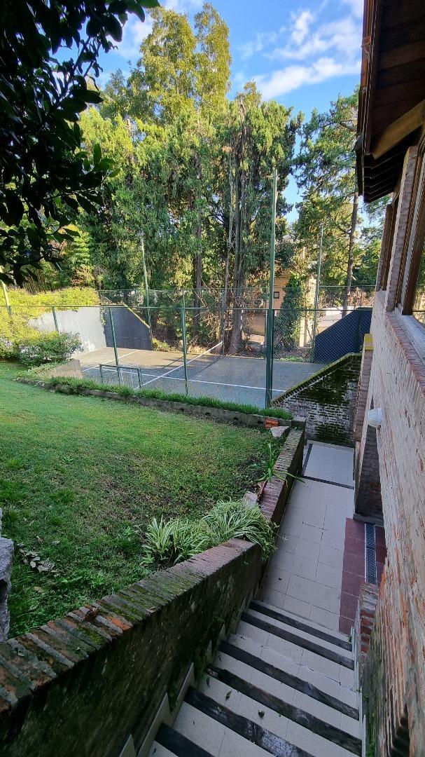 Imponente Casa de Época sobre Barranca de Perú en Acassuso