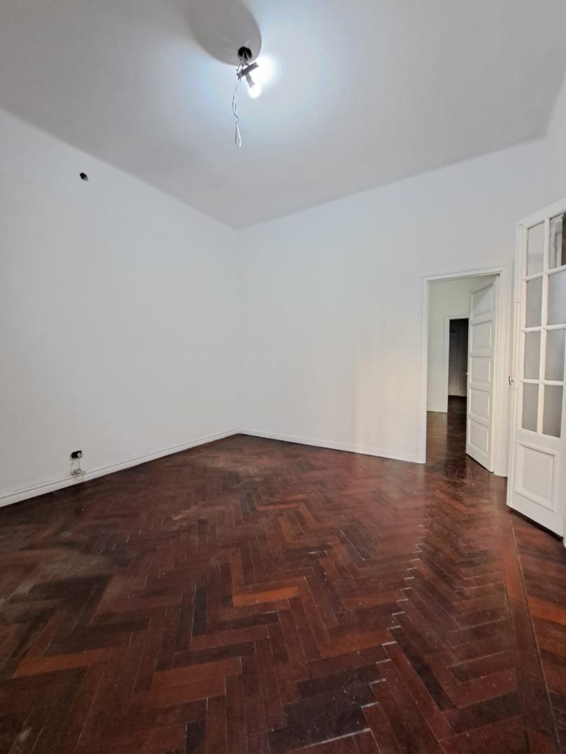 Oficina 6 ambientes con 1 baño