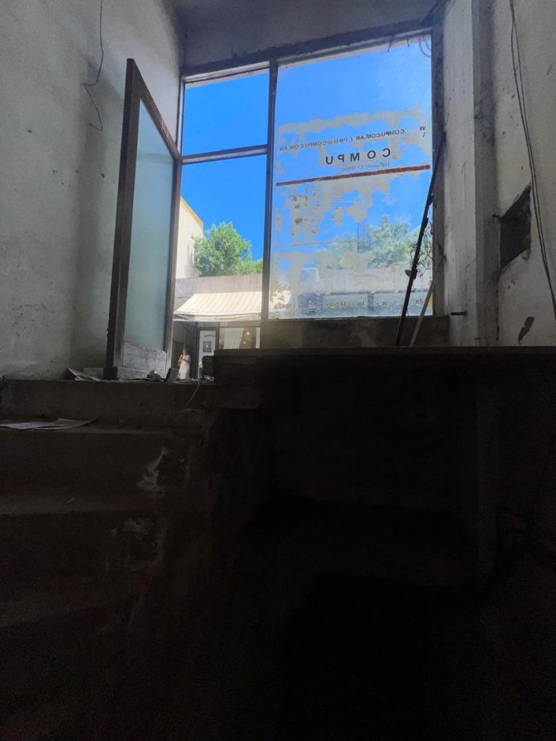 140m2 Subs 1/2 c tren  con vidriera a Galeria