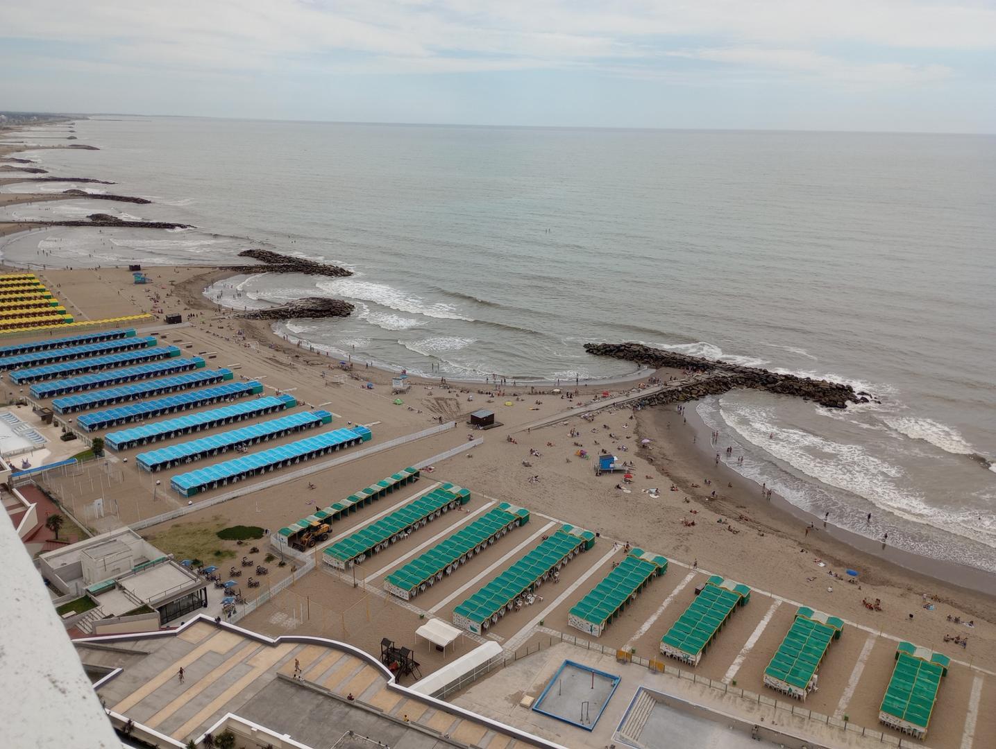 Departamento 2 ambientes con cochera - Vista plena al mar