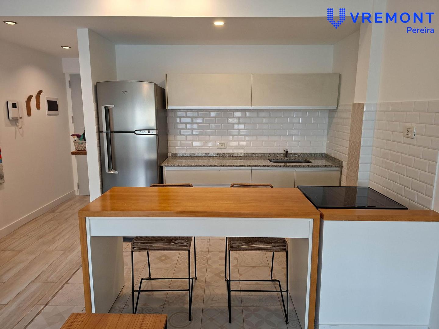 Franklin al 900 | Cid Campeador | Monoambiente c/ balcón y cochera | Alquiler con/sin muebles