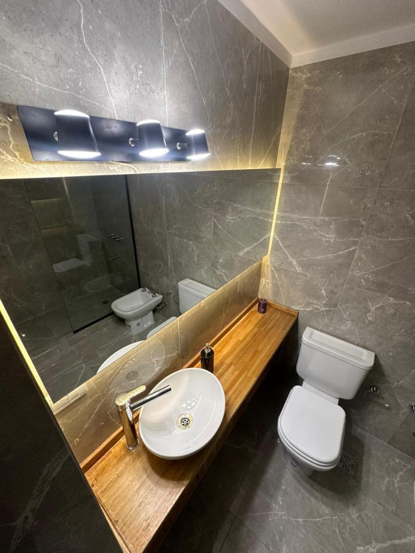 Dúplex 2 ambientes al lateral