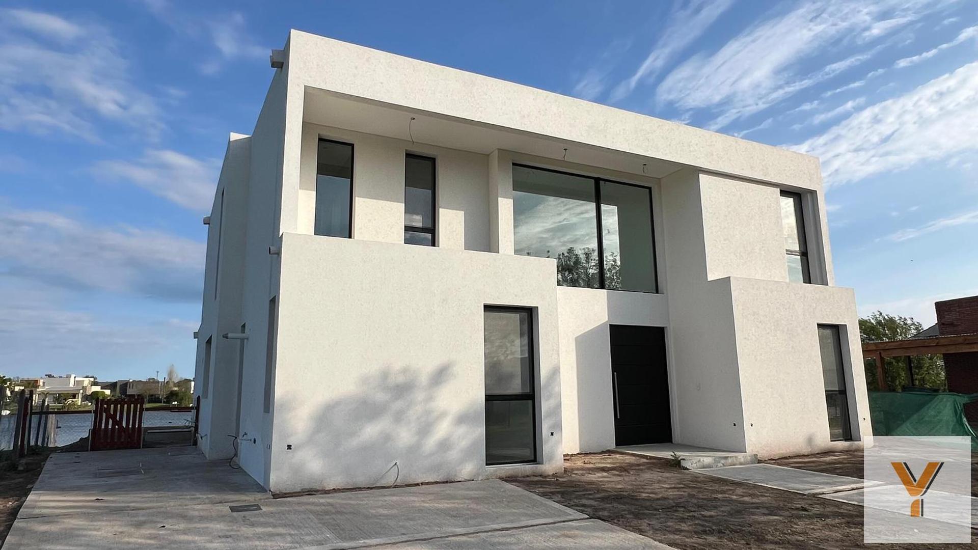 Casa en venta - 3 Dormitorios 4 Baños - Cochera - 824Mts2 - Escobar