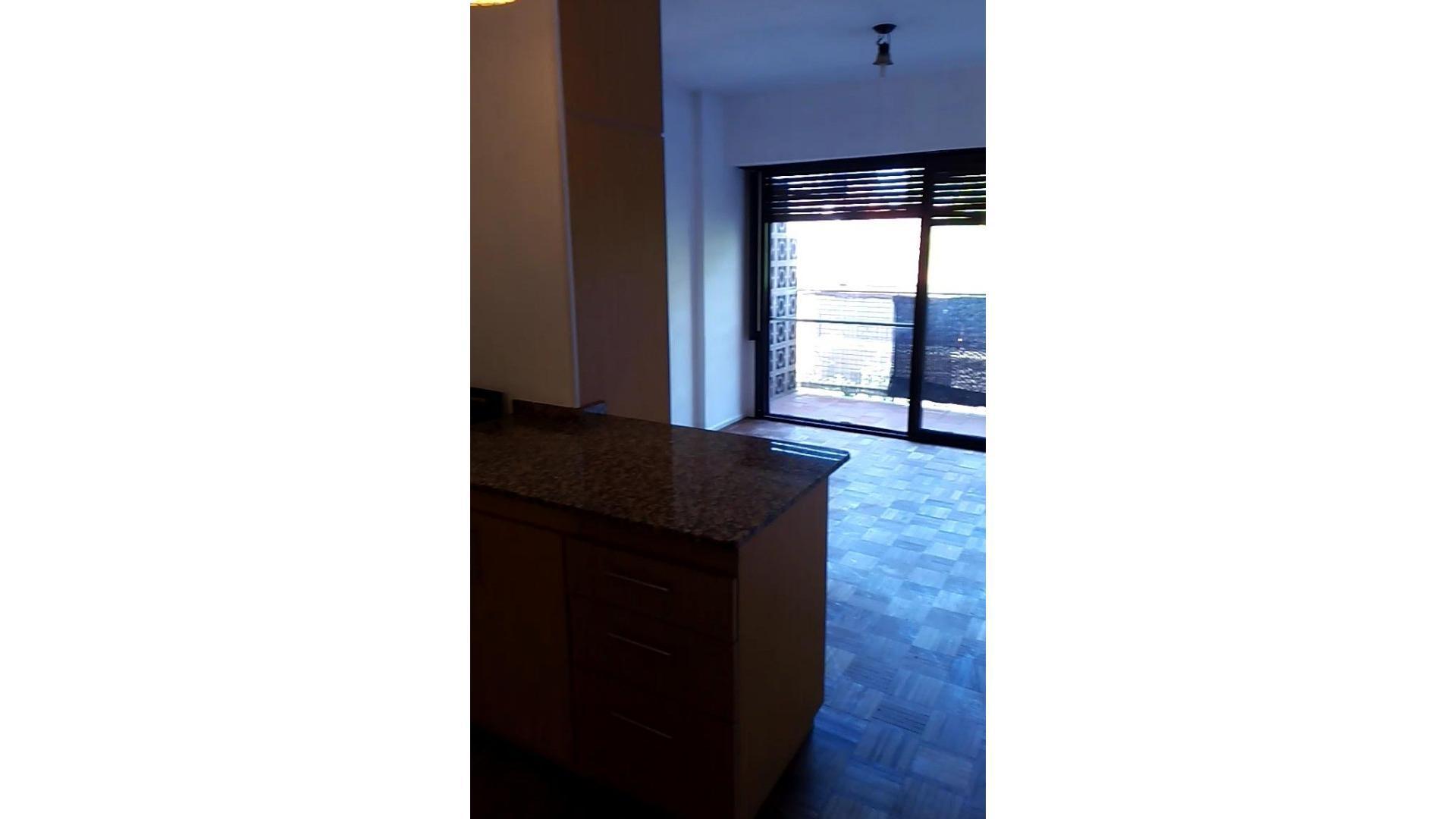 Estomba 2100 MONOAMBIENTE CON BALCON