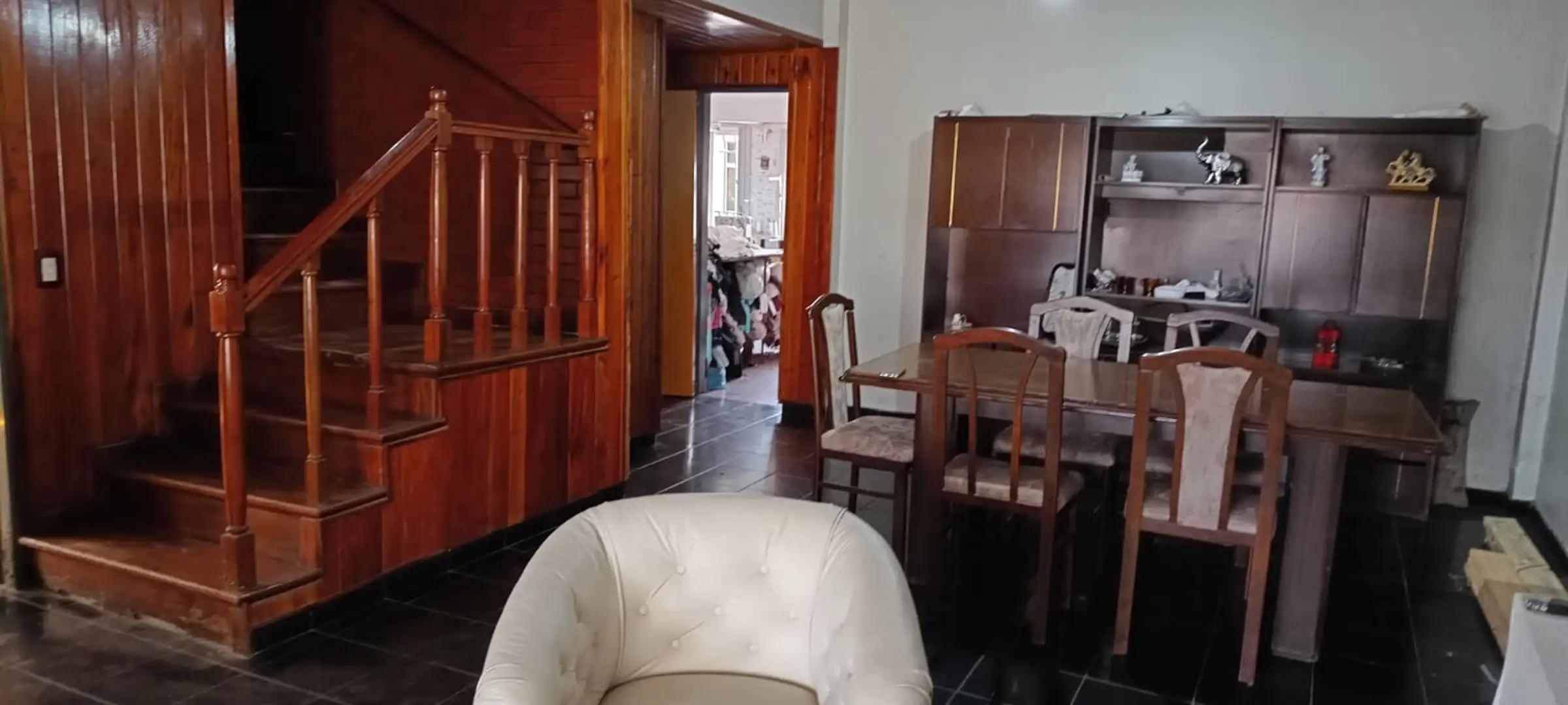 Casa 5 ambientes con 2 baños