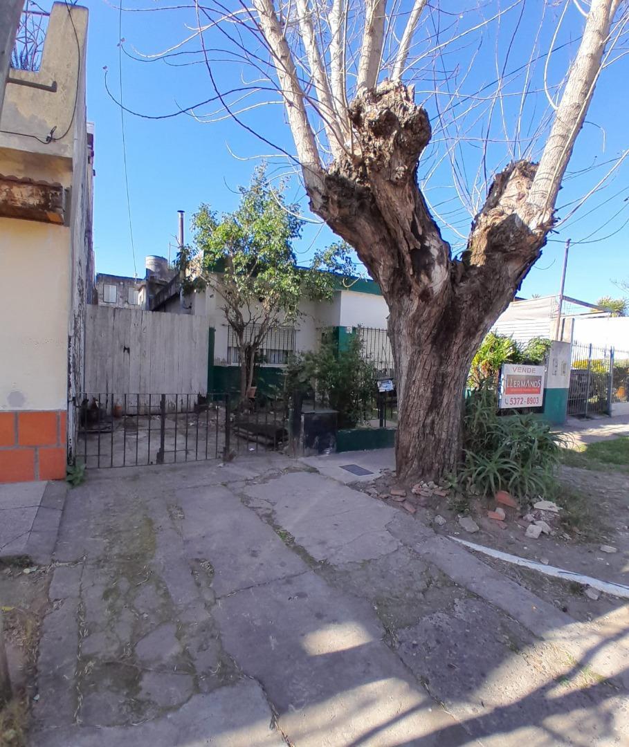 Venta Casa 3 Ambientes 2 dormitorios,villa Adelina con Patio