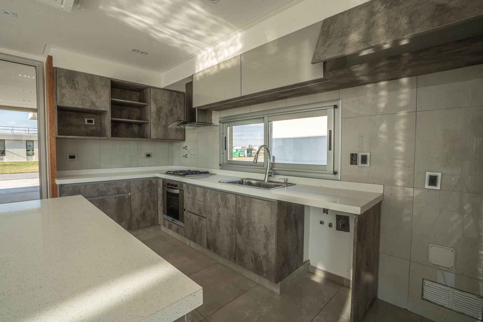 Casa 5 ambientes con 5 baños