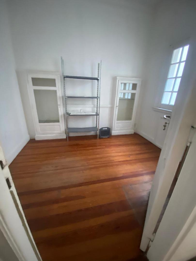 EDIFICIO DE 4 PISOS CON GRAN LUMINOSIDAD Y ASCENSOR