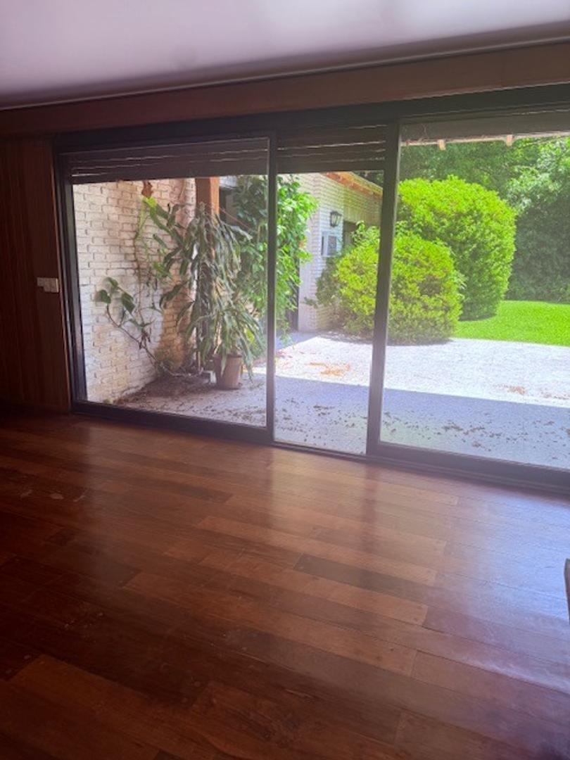 Casa en Venta con 4 cocheras