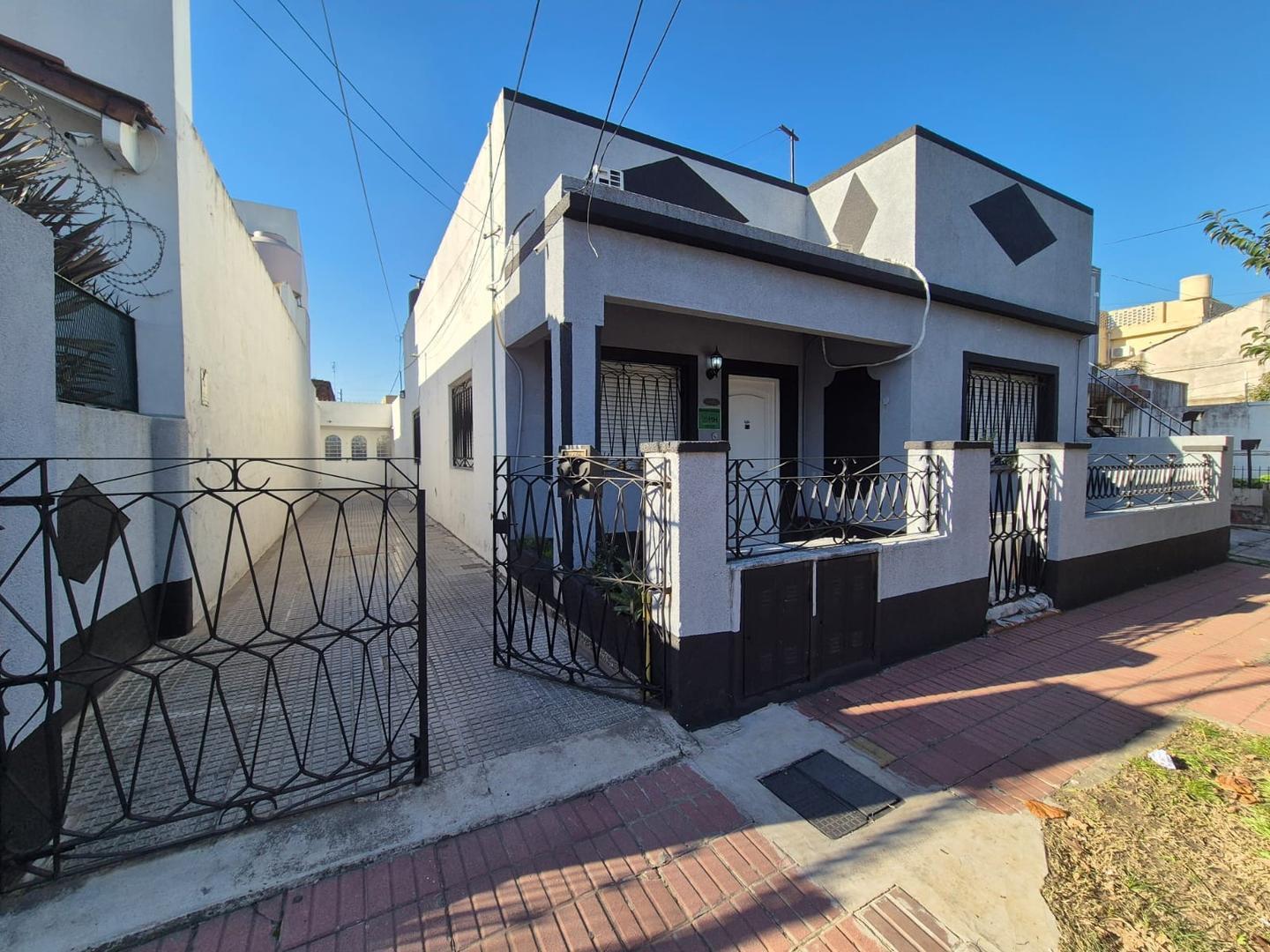 Ombu 3300, Piso pb