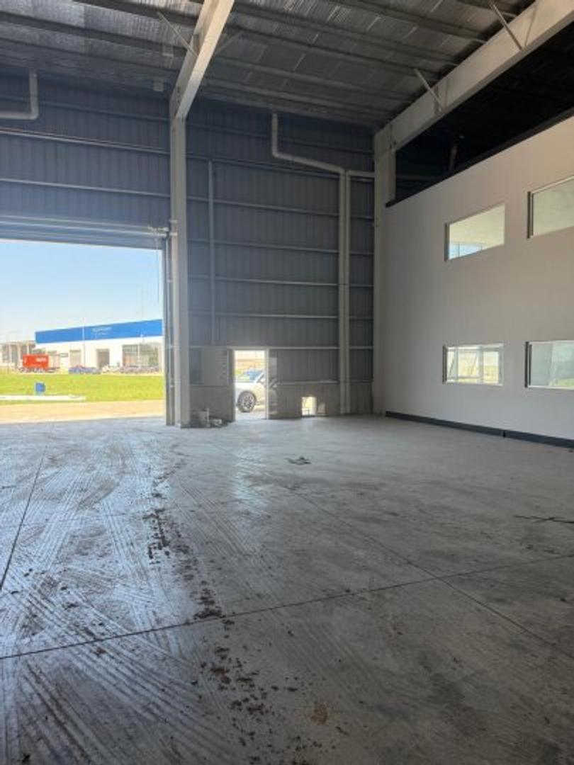 Alquiler Galpon en parque Micropi de 900 metros