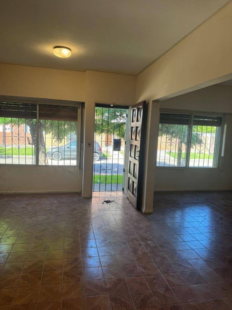 Casa en Venta en Villa Sarmiento, USD 115.000