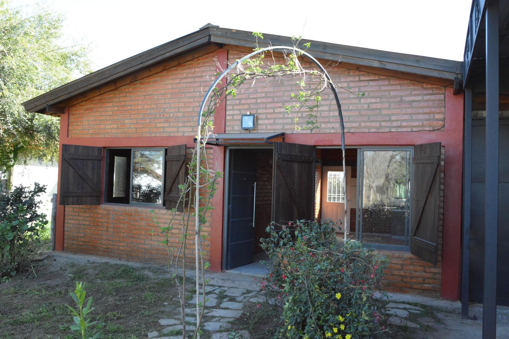 Casa en Venta con 3 cocheras