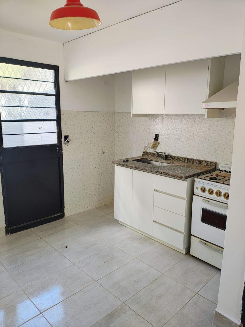Depto Tipo Casa en Alquiler en Ramos Mejia, $ 400.000
