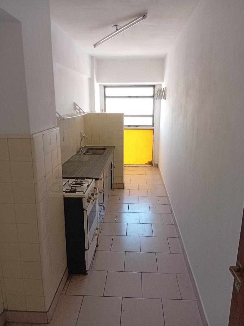 Departamento en Alquiler en Caseros, $ 700.000